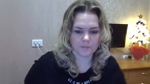 karennelsonx online show from December 16, 2025, 11:26 am