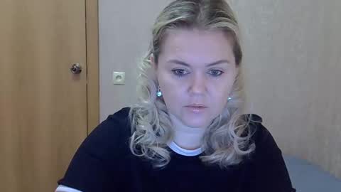 karennelsonx online show from April 7, 2026, 8:37 am