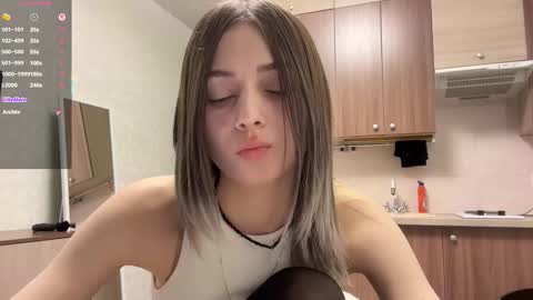 Snapshot of karensimilton chatting on November 26, 2025, 5:25 pm May online show from November 26, 2025, 5:25 pm