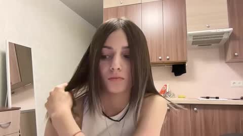 Snapshot of karensimilton chatting on December 1, 2025, 4:34 pm May online show from December 1, 2025, 4:34 pm