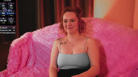 Snapshot of kari_lunna chatting on December 3, 2024, 9:45 pm Karoline online show from December 3, 2024, 9:45 pm