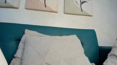 Kari  online show from November 23, 2025, 6:52 pm