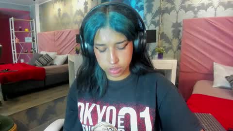 Karina online show from October 28, 2025, 7:27 pm