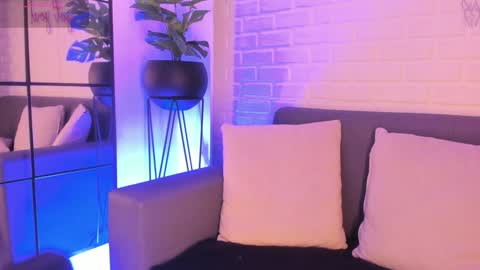 Snapshot of karina_gomez_18 chatting on February 9, 2025, 2:49 am Kari online show from February 9, 2025, 2:49 am