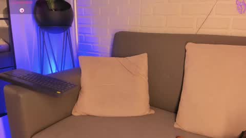 Snapshot of karina_gomez_18 chatting on February 14, 2025, 7:49 am Kari online show from February 14, 2025, 7:49 am