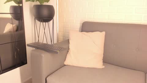 Snapshot of karina_gomez_18 chatting on February 18, 2025, 3:21 am Kari online show from February 18, 2025, 3:21 am