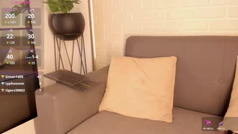 Snapshot of karina_gomez_18 chatting on February 25, 2025, 7:20 am Kari online show from February 25, 2025, 7:20 am