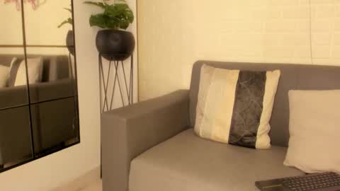 Snapshot of karina_gomez_18 chatting on October 22, 2025, 11:32 am Kari online show from October 22, 2025, 11:32 am