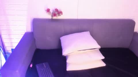 Snapshot of karina_gomez_18 chatting on November 8, 2025, 11:32 am Kari online show from November 8, 2025, 11:32 am