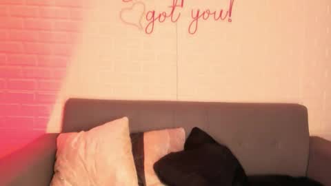 Snapshot of karina_gomez_18 chatting on November 21, 2025, 11:42 am Kari online show from November 21, 2025, 11:42 am