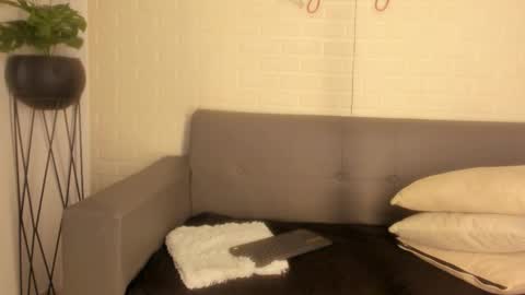 Snapshot of karina_gomez_18 chatting on November 25, 2025, 11:32 am Kari online show from November 25, 2025, 11:32 am