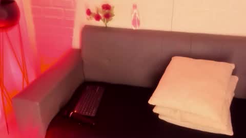 Snapshot of karina_gomez_18 chatting on November 28, 2025, 11:24 am Kari online show from November 28, 2025, 11:24 am