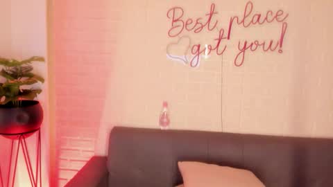 Snapshot of karina_gomez_18 chatting on November 30, 2025, 11:25 am Kari online show from November 30, 2025, 11:25 am