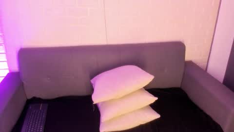 Snapshot of karina_gomez_18 chatting on December 4, 2025, 11:19 am Kari online show from December 4, 2025, 11:19 am