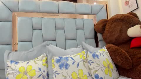 Karina online show from November 20, 2025, 12:49 pm