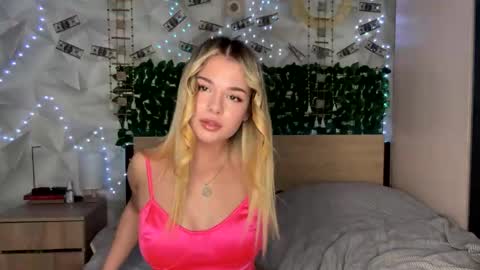 Snapshot of karina_vibe chatting on April 28, 2026, 11:26 am Karina online show from April 28, 2026, 11:26 am