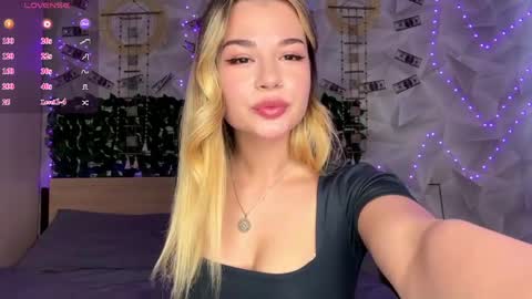 Snapshot of karina_vibe chatting on May 7, 2026, 11:15 am Karina online show from May 7, 2026, 11:15 am