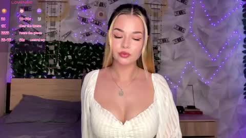 Snapshot of karina_vibe chatting on May 8, 2026, 11:04 am Karina online show from May 8, 2026, 11:04 am