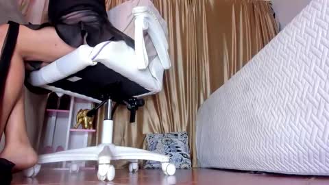 KARINA online show from November 21, 2025, 9:19 am