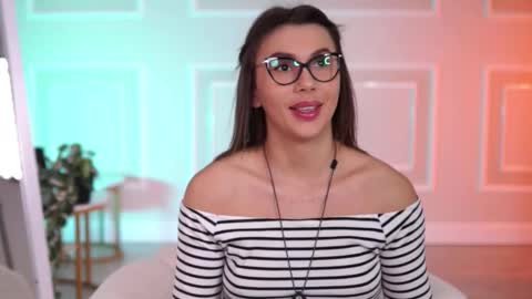 Karina online show from November 24, 2025, 9:31 am