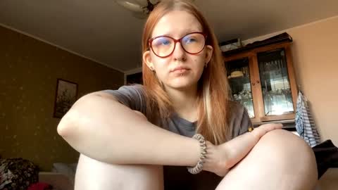 Karina online show from April 11, 2026, 7:02 am