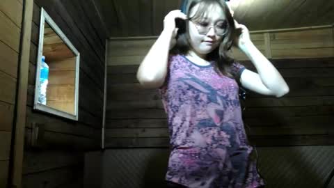 Snapshot of karindesisto chatting on December 2, 2025, 4:18 am Elisa online show from December 2, 2025, 4:18 am