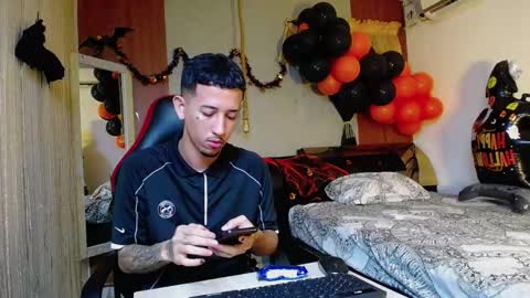 KARLA Y KALVIN online show from November 2, 2025, 2:14 am