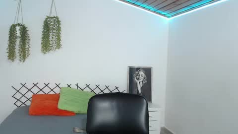 Karla online show from September 25, 2025, 1:48 pm