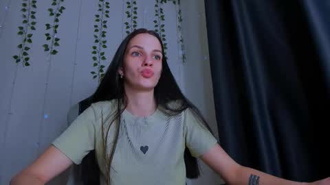 karla_lim online show from December 17, 2025, 10:27 pm