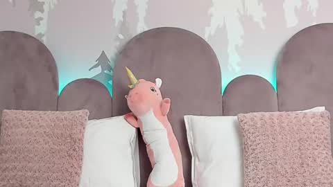 KarlaBart online show from March 10, 2025, 8:37 am