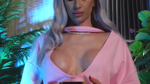 KarlaBart online show from October 13, 2025, 7:58 pm