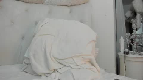 Snapshot of karlagirlfox chatting on June 22, 2026, 6:10 am KARLA A online show from June 22, 2026, 6:10 am