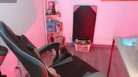 karlavittar online show from February 17, 2025, 10:03 pm