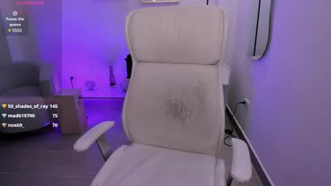 karliie kloss   online show from September 22, 2025, 7:10 am