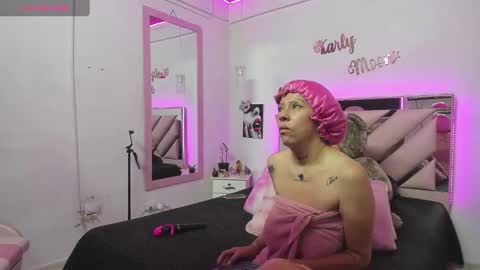 Snapshot of karly_moonn chatting on September 13, 2025, 12:21 am Karly Moonns online show from September 13, 2025, 12:21 am