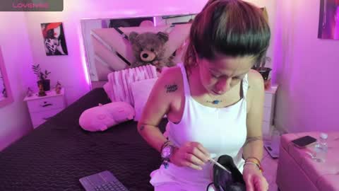 Snapshot of karly_moonn chatting on July 17, 2026, 12:39 am Karly Moonns online show from July 17, 2026, 12:39 am