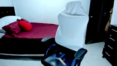 Snapshot of karly_shiine_ chatting on April 28, 2026, 2:27 am karly. online show from April 28, 2026, 2:27 am
