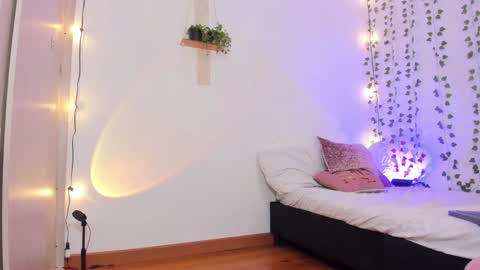 Karlye online show from December 10, 2024, 5:55 pm