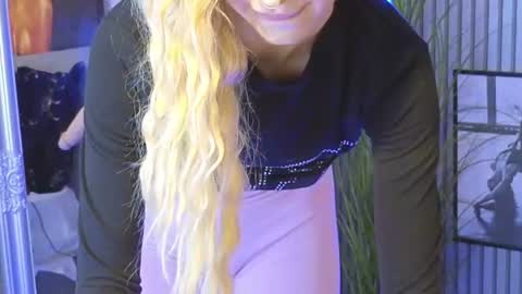 Snapshot of karmaarms chatting on July 18, 2026, 7:28 pm Julia online show from July 18, 2026, 7:28 pm