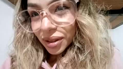 Snapshot of karol_goode chatting on December 31, 2024, 11:39 pm karol_goode online show from December 31, 2024, 11:39 pm