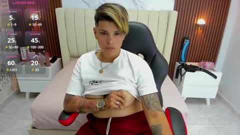 Snapshot of karolandluna chatting on February 13, 2025, 2:23 am Karol and Luna online show from February 13, 2025, 2:23 am