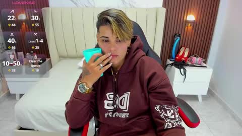 Snapshot of karolandluna chatting on February 14, 2025, 2:39 am Karol and Luna online show from February 14, 2025, 2:39 am