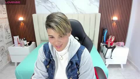 Snapshot of karolandluna chatting on February 17, 2025, 2:09 am Karol and Luna online show from February 17, 2025, 2:09 am