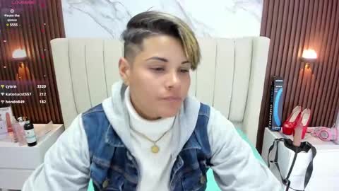 Snapshot of karolandluna chatting on February 17, 2025, 8:19 am Karol and Luna online show from February 17, 2025, 8:19 am