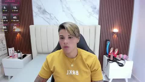 Snapshot of karolandluna chatting on February 19, 2025, 2:44 am Karol and Luna online show from February 19, 2025, 2:44 am
