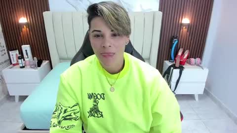 Snapshot of karolandluna chatting on February 24, 2025, 2:40 am Karol and Luna online show from February 24, 2025, 2:40 am