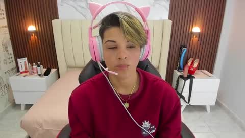 Snapshot of karolandluna chatting on February 25, 2025, 2:36 am Karol and Luna online show from February 25, 2025, 2:36 am
