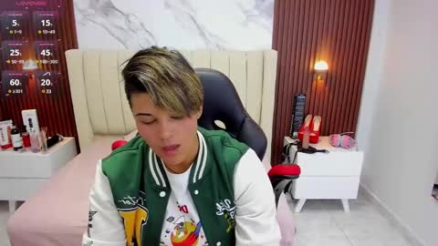 Snapshot of karolandluna chatting on March 10, 2025, 2:39 am Karol and Luna online show from March 10, 2025, 2:39 am