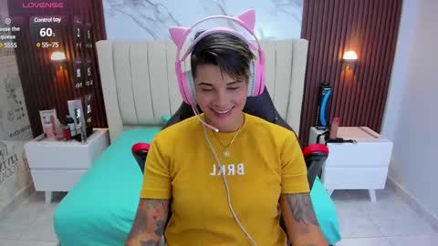 Snapshot of karolandluna chatting on March 12, 2025, 2:30 am Karol and Luna online show from March 12, 2025, 2:30 am