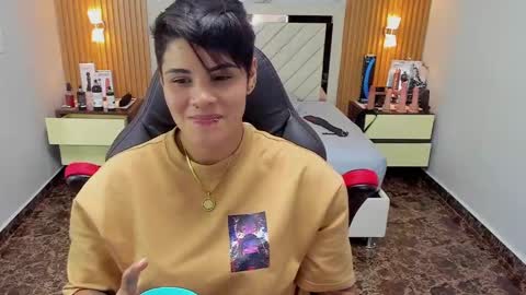 Snapshot of karolandluna chatting on September 19, 2025, 3:41 am Karol and Luna online show from September 19, 2025, 3:41 am